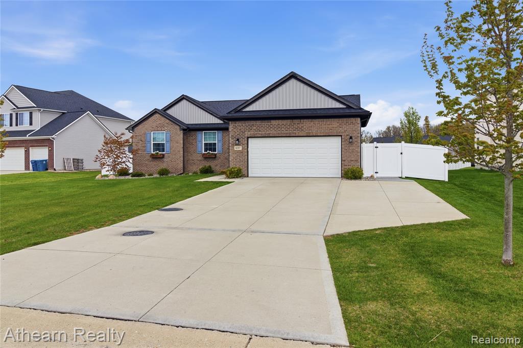 8197 Hidden Cove Court, Grand Blanc, MI 48439 — Photo 4