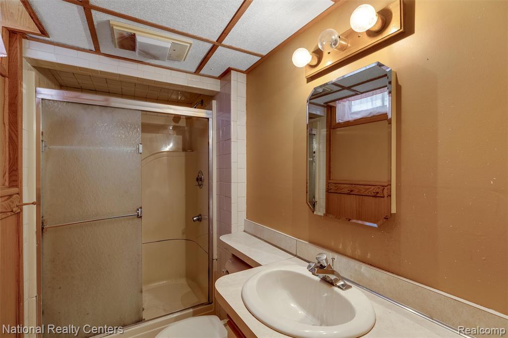 822 Bernie Lane, Madison Heights, MI 48071 — Photo 22