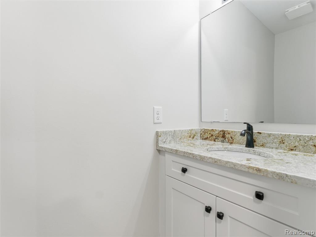 25927 New Forest Court, New Baltimore, MI — Photo 17