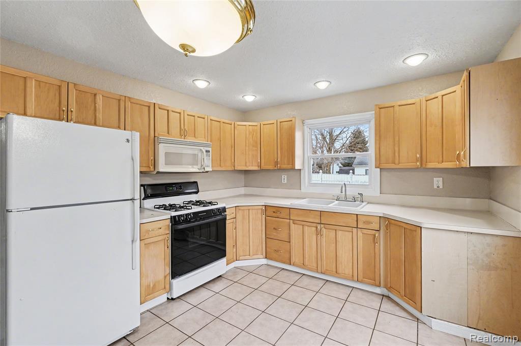 7296 Morrish Road, Swartz Creek, MI 48473 — Photo 5