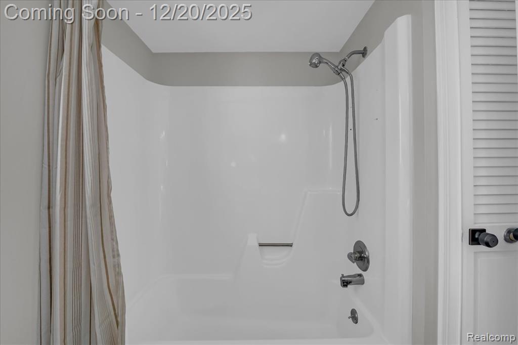 518 Charing Cross Drive, Grand Blanc, MI 48439 — Photo 33