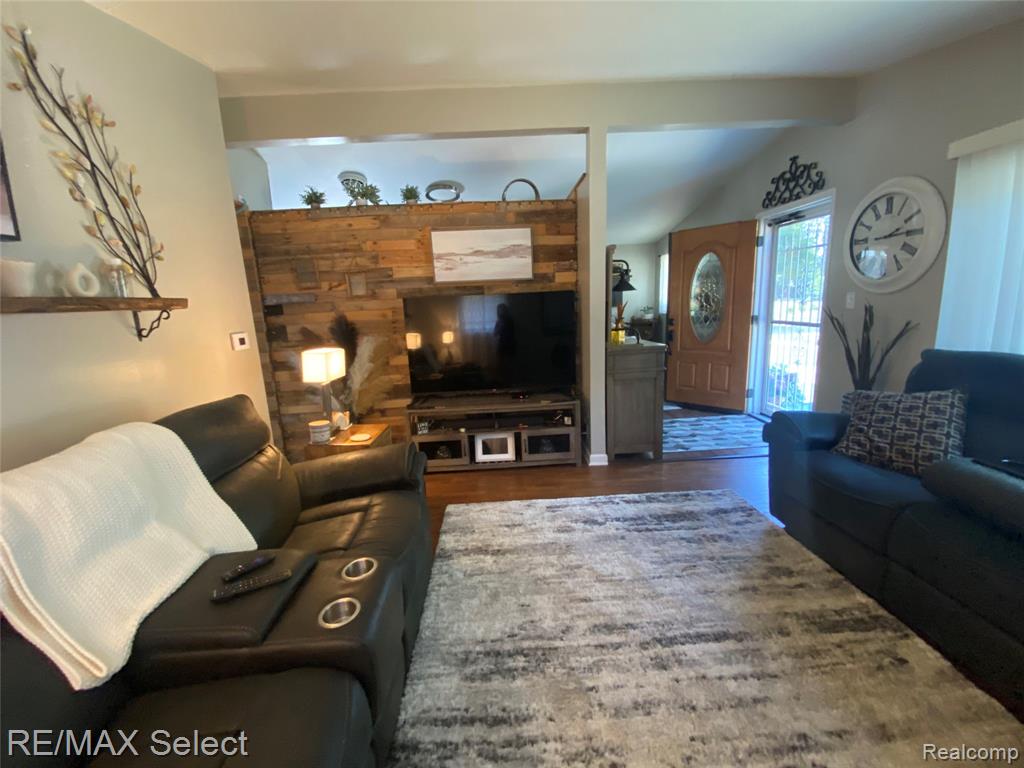 818 McKeighan Avenue, Flint, MI 48507 — Photo 8