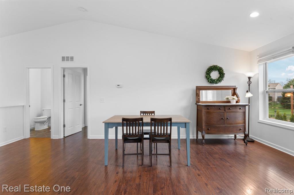 3513 Amber Oaks Drive, Howell, MI 48855 — Photo 14
