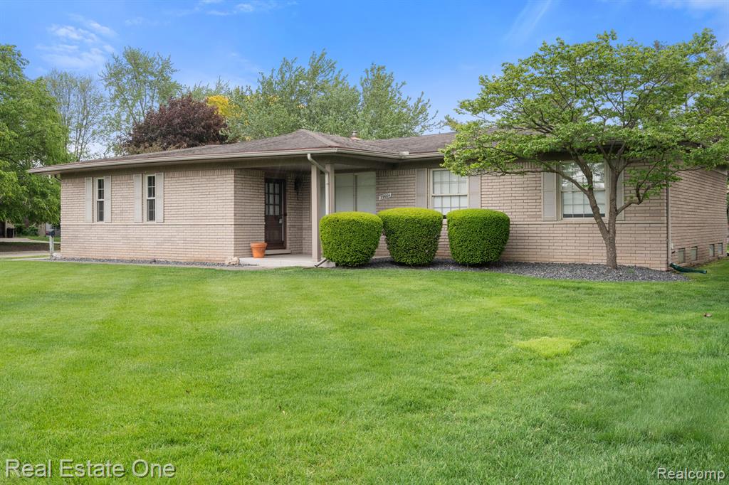 39664 Cadborough Drive, Clinton Twp, MI 48038 — Photo 2
