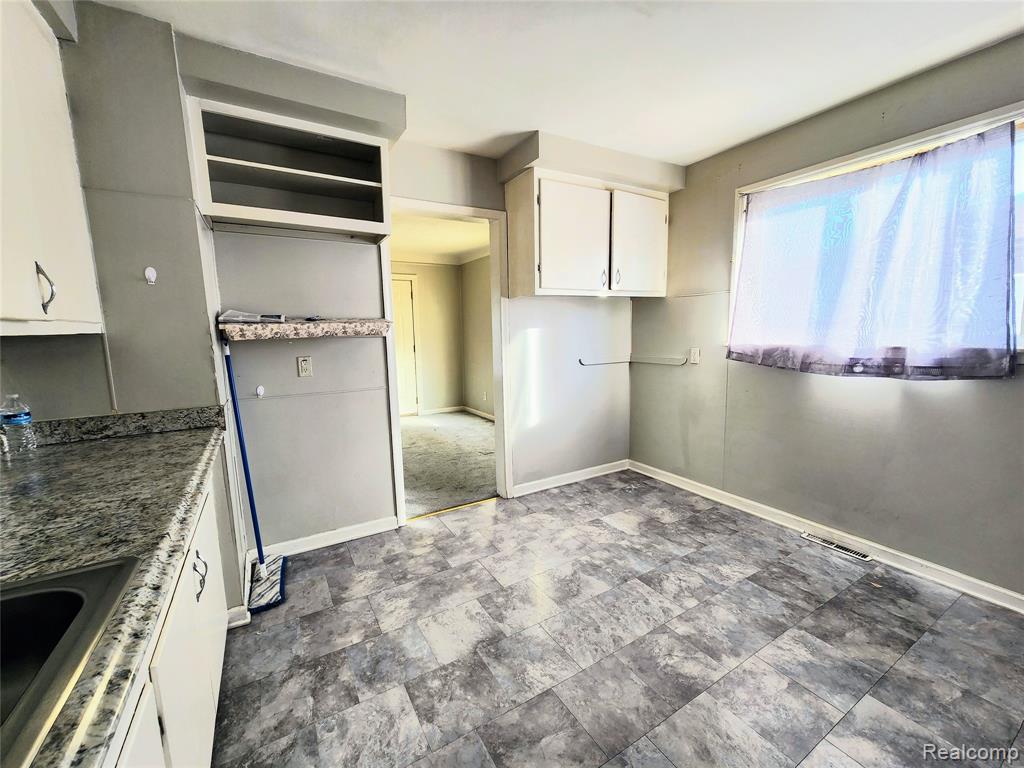 6147 Whitefield Street, Dearborn Heights, MI 48127 — Photo 12