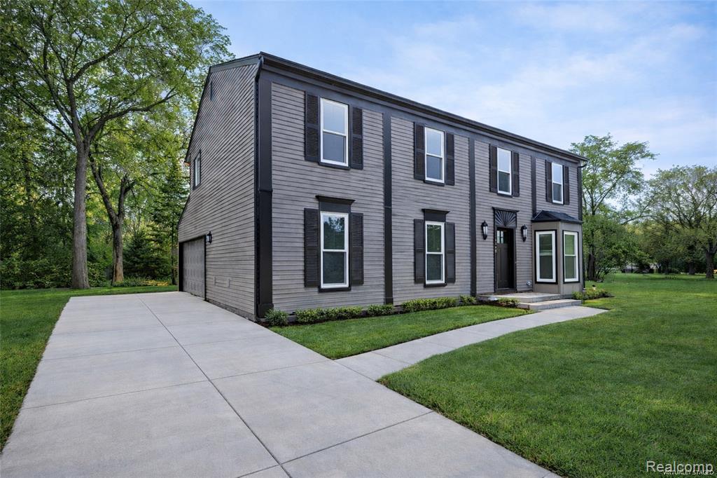 5590 Bayswater Road, West Bloomfield, MI — front exterior