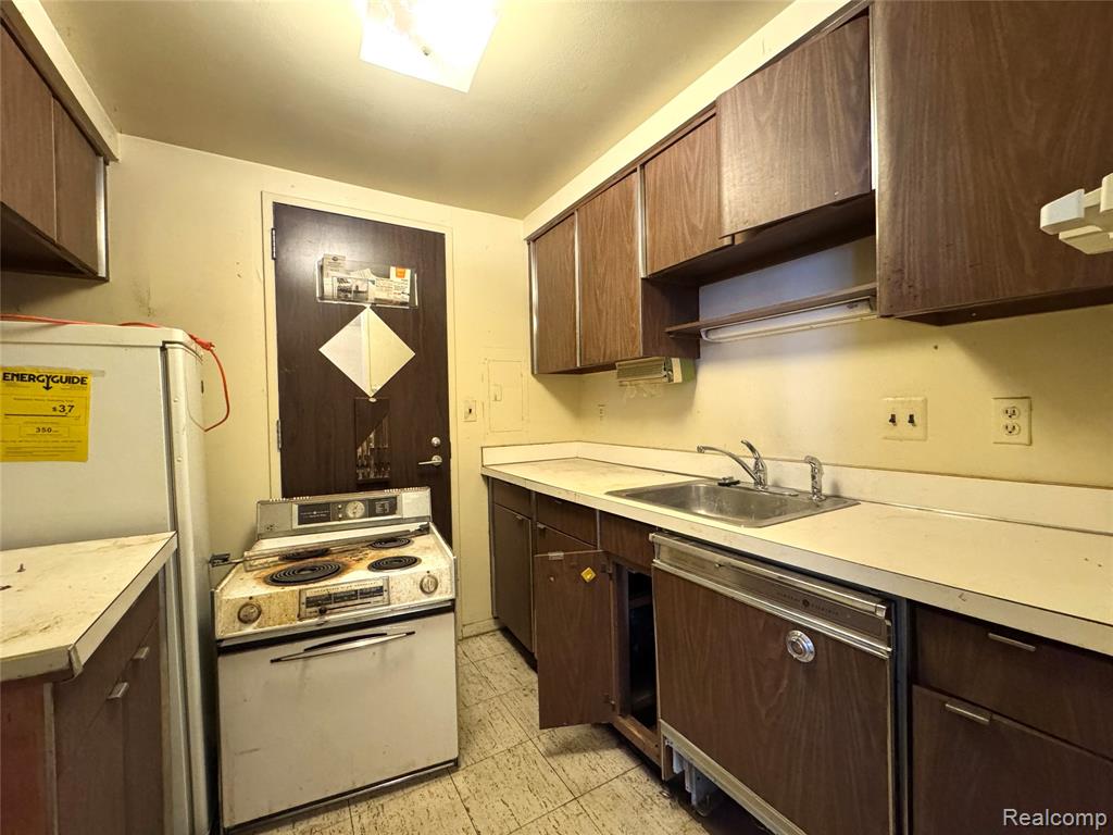 8200 E Jefferson Avenue, 404, Detroit, MI 48214 — Photo 8