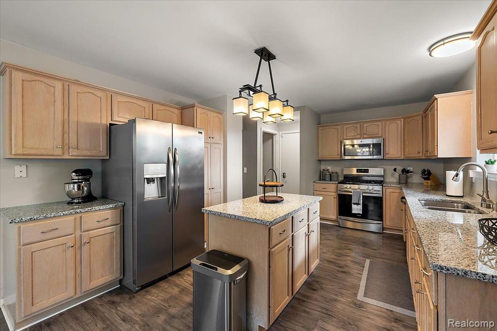 457 Cove View Drive, Waterford, MI 48327 — Photo 12