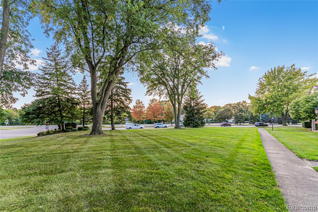 42266 Woodward Avenue, Bloomfield Hills, MI 48304 — Photo 34