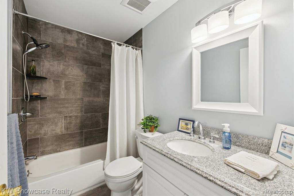 870 Chatham Drive, Milford, MI 48381 — Photo 37