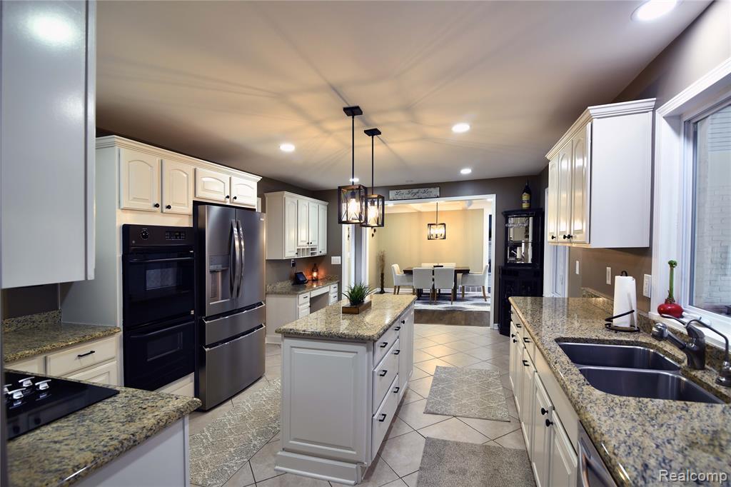 9693 BURNING TREE Drive, Grand Blanc, MI 48439 — Photo 15