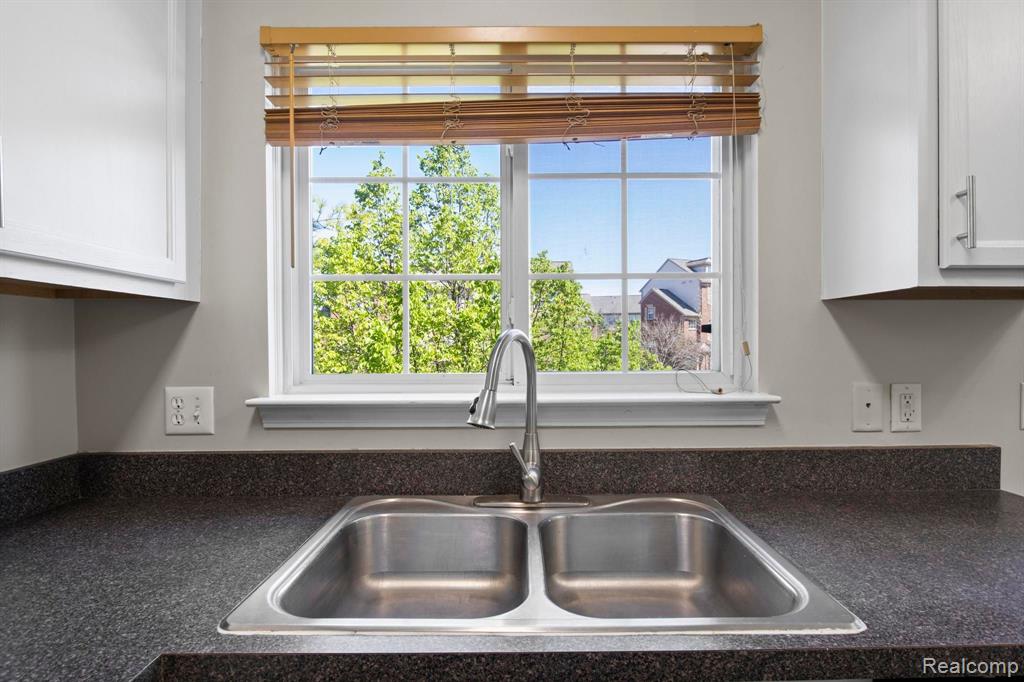44771 ELLERY Lane, Novi, MI 48377 — Photo 11