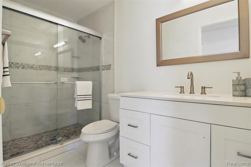 5262 Kingsfield Drive, West Bloomfield, MI — Photo 25