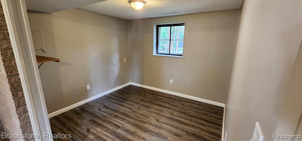 814 MURPHY Court, Linden, MI 48451 — Photo 8