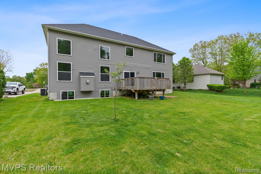 5325 SHOREWOOD Drive, Fort Gratiot, MI 48059 — Photo 51