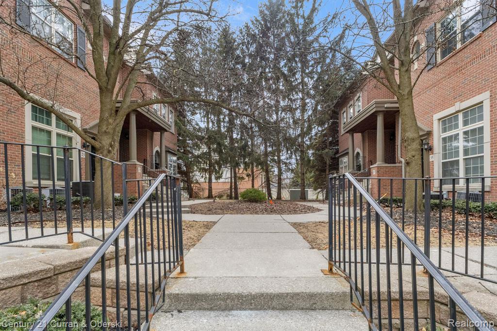 43 W VILLAGE Lane, Dearborn, MI 48124 — Photo 27