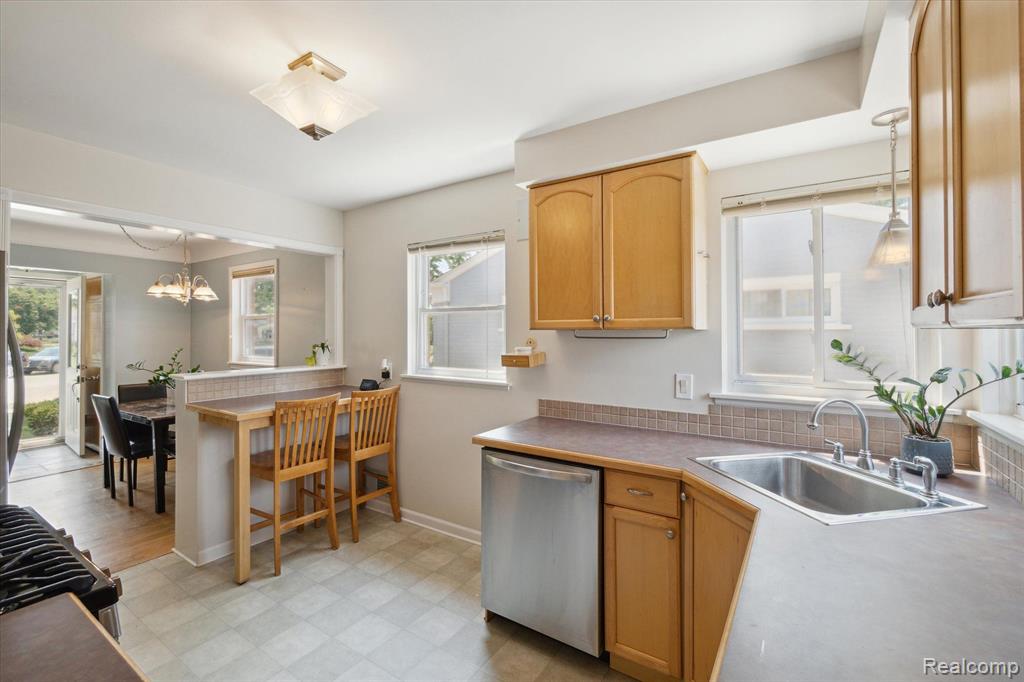 8211 TERRI Drive, Westland, MI — Photo 15