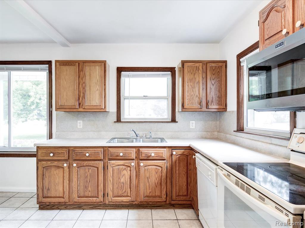 641 Michigan Avenue, Marysville, MI 48040 — Photo 9