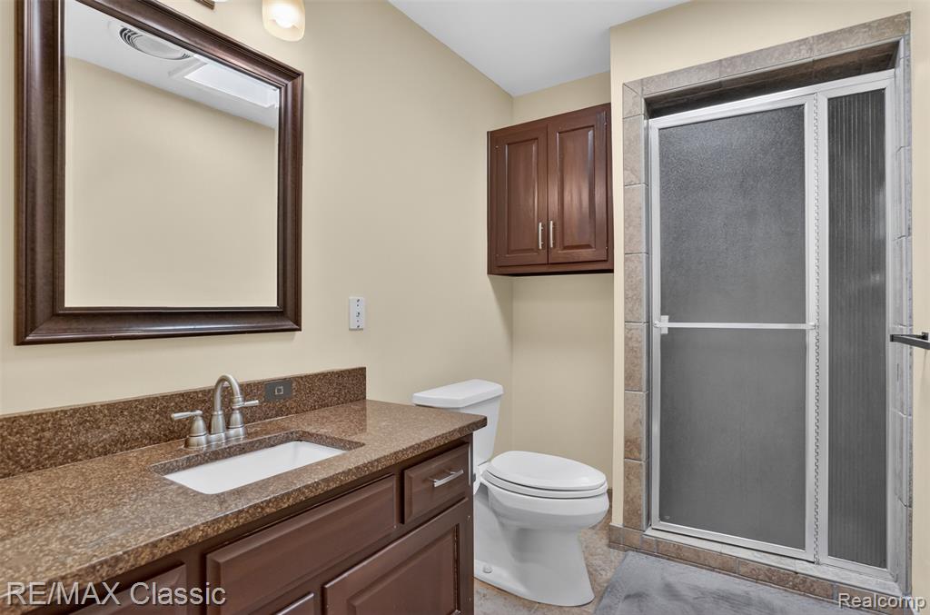 2061 Burgundy Street, West Bloomfield, MI 48323 — Photo 40