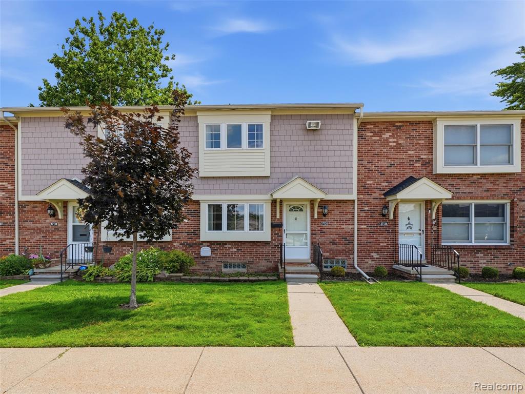 37136 Charter Oaks Blvd, Clinton Twp, MI 48036