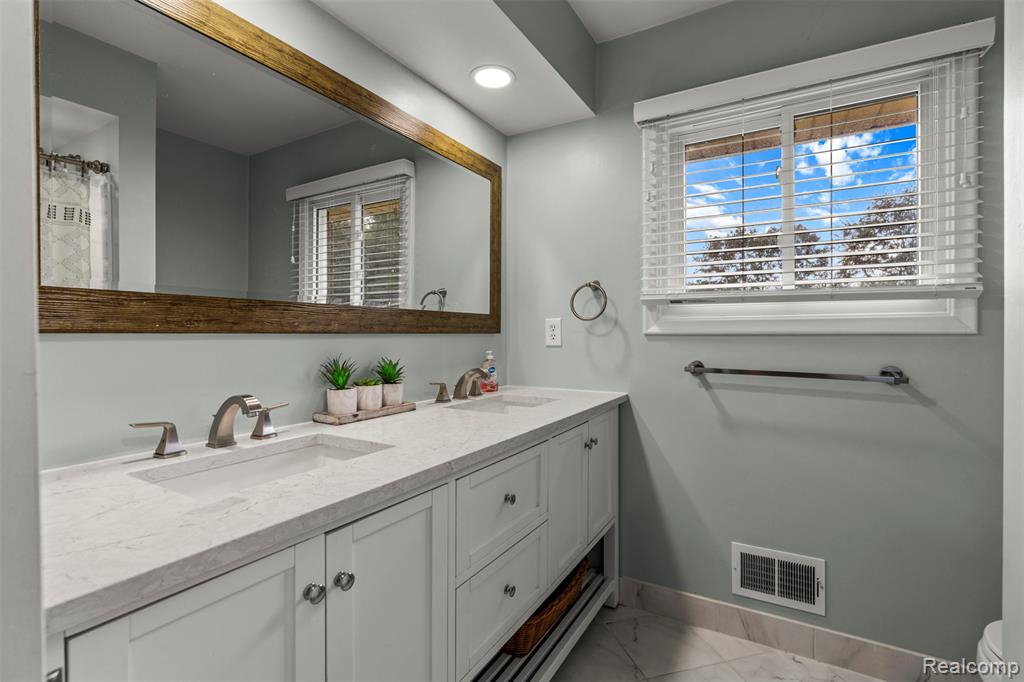 2666 E Oakwood Road, Addison, MI 48370 — Photo 23
