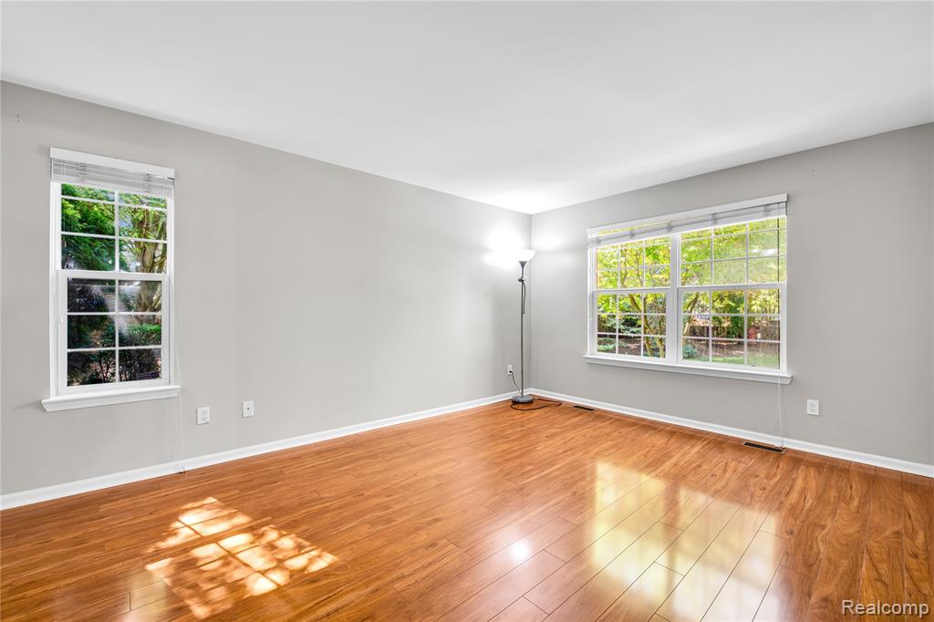 10104 Jasmine Drive, Walled Lake, MI 48390 — Photo 15