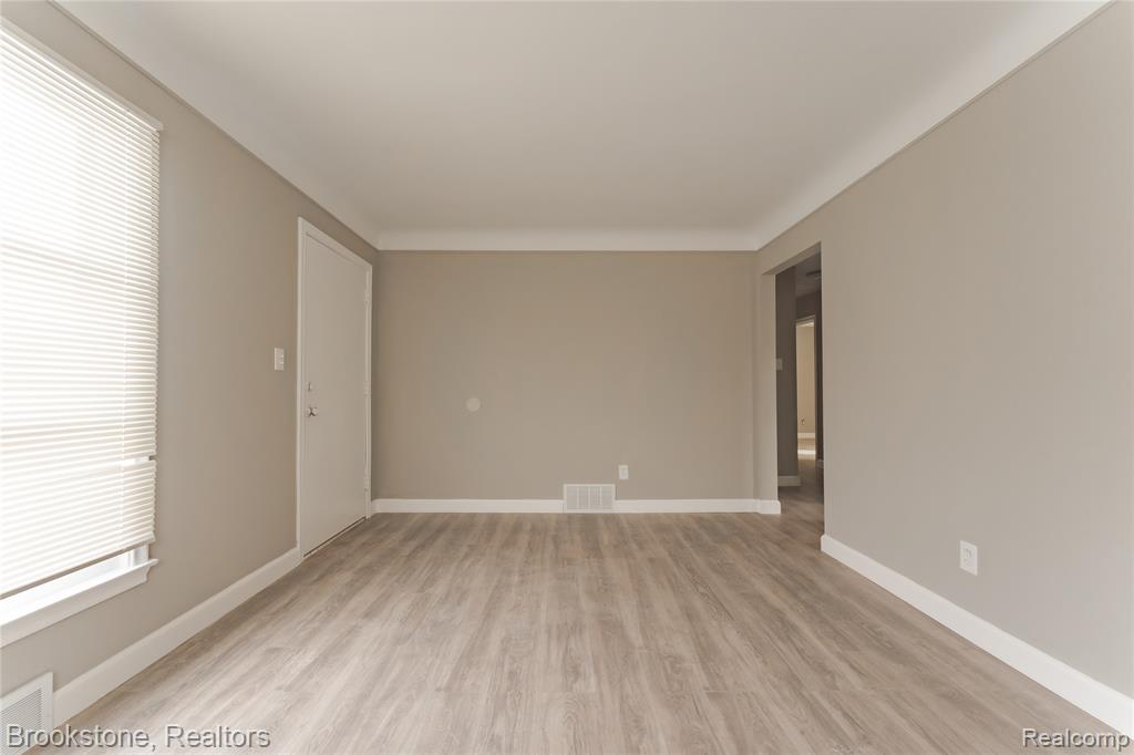 17006 Juliana Avenue, Eastpointe, MI 48021 — Photo 8