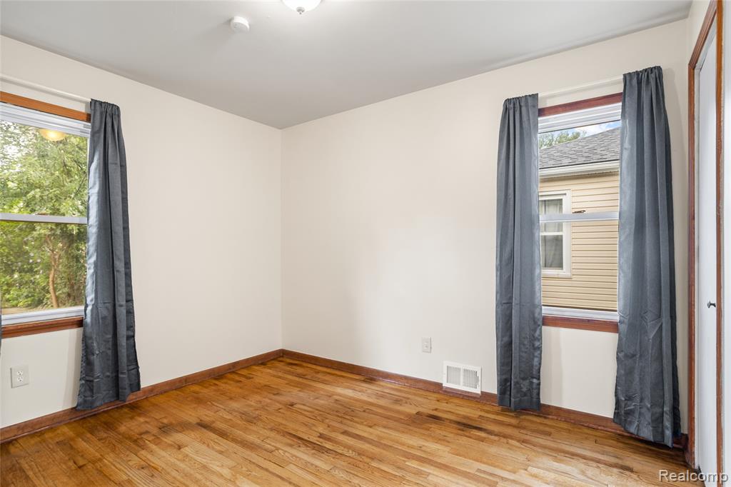 5427 NEWBERRY Street, Wayne, MI 48184 — Photo 12