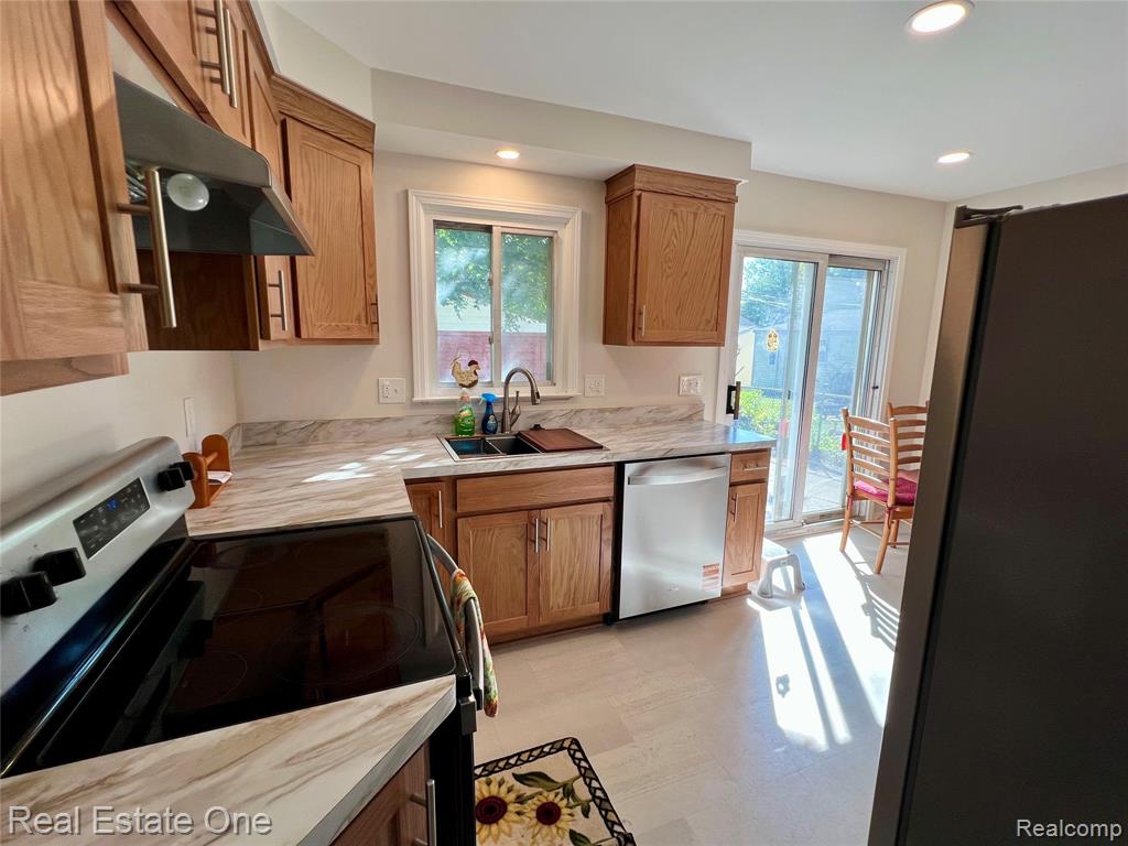 6130 Belton Street, Garden City, MI — Photo 11