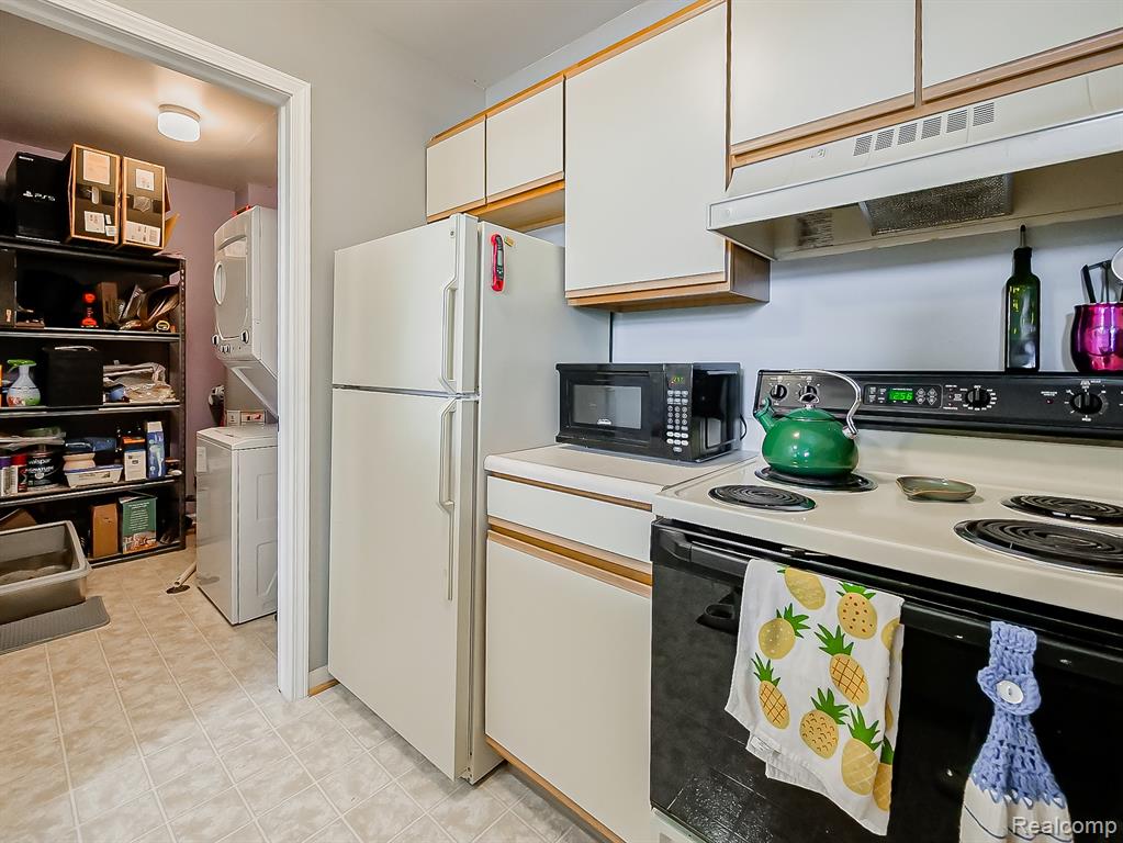229 Brookwood Drive, 9, South Lyon, MI 48178 — Photo 7