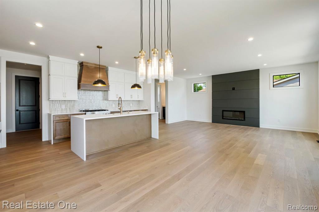 1517 KESSLER Avenue, Keego Harbor, MI 48320 — Photo 8