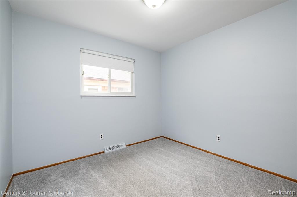 6216 Kinmore Street, Dearborn Heights, MI 48127 — Photo 19