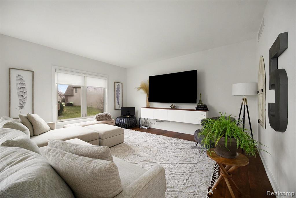 1717 Foxdale Lane, Ann Arbor, MI 48108 — Photo 10