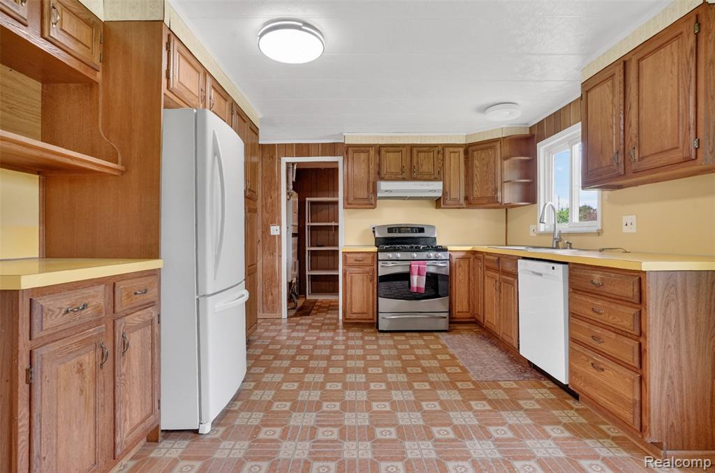 138 W Hunters Creek Road, Lapeer, MI 48446 — Photo 6