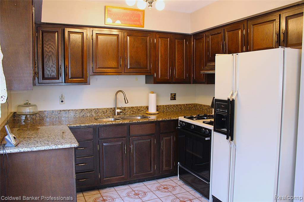 6564 Colonial Street, Dearborn Heights, MI 48127 — Photo 6