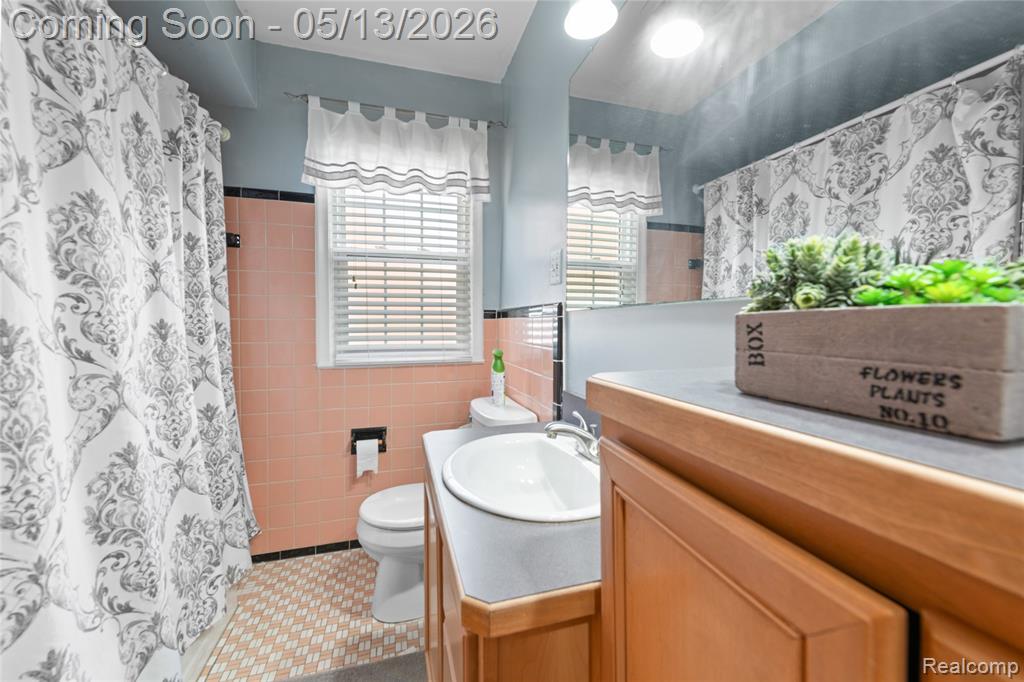21610 Prestwick Avenue, Harper Woods, MI 48225 — Photo 22