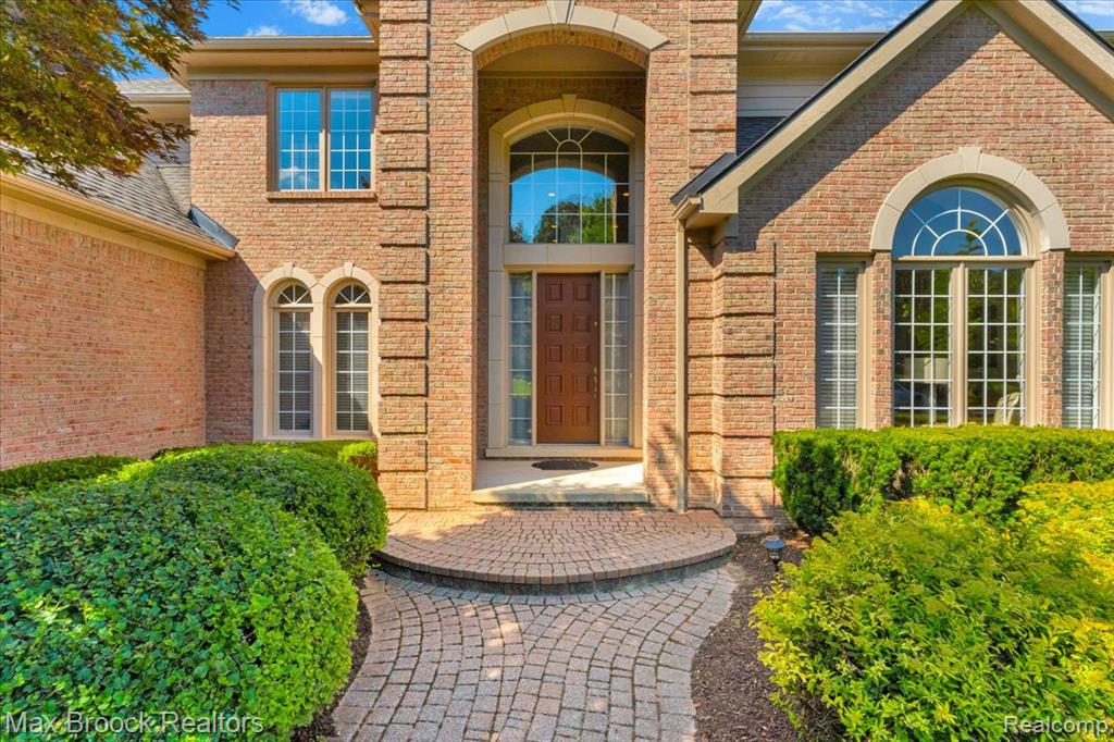 6324 Wildwood Lane, West Bloomfield, MI 48324 — Photo 2