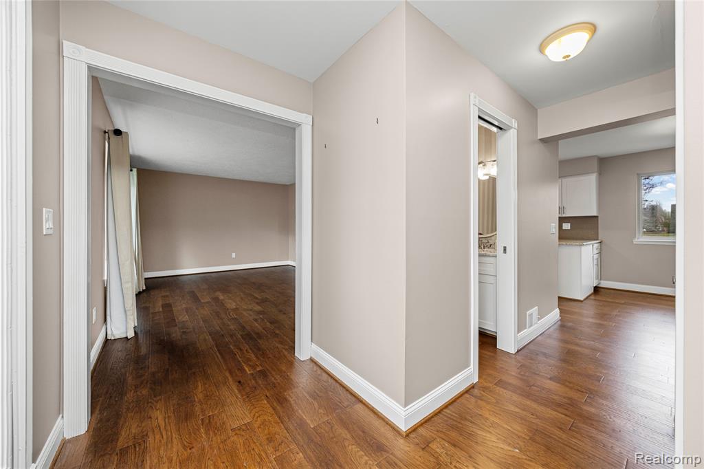 864 Dressler Lane, Rochester Hills, MI 48307 — Photo 3