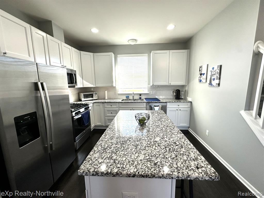 3196 JOHANNA WARE W, Wixom, MI 48393 — Photo 10