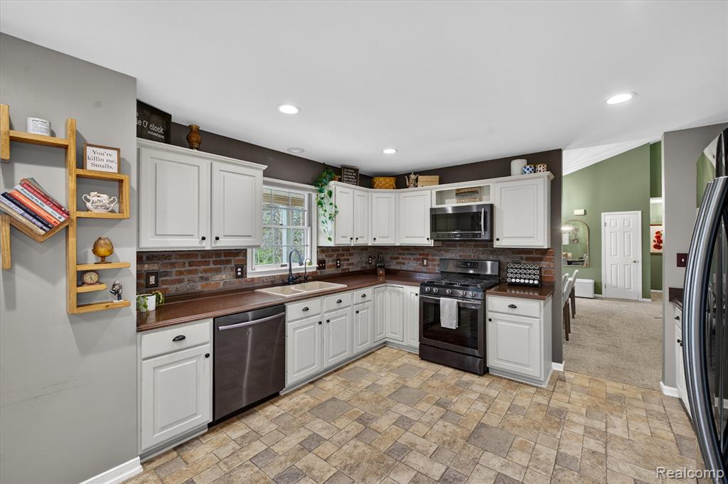 7659 Clyde Road, Fenton, MI 48430 — Photo 14