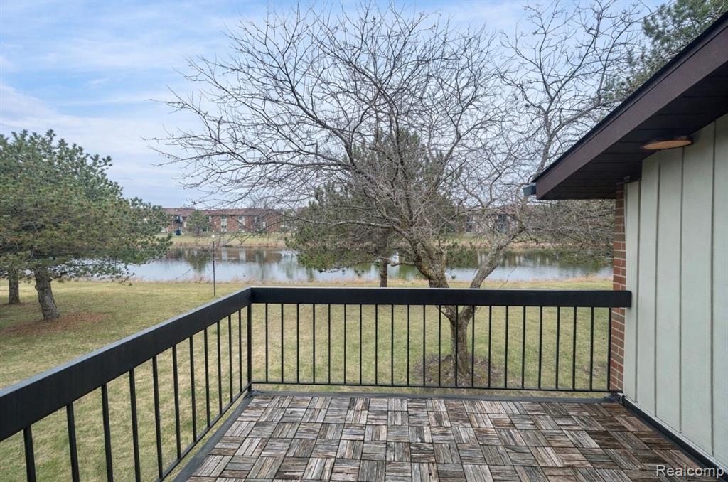 33693 Pondview Circle, Livonia, MI 48152 — Photo 13
