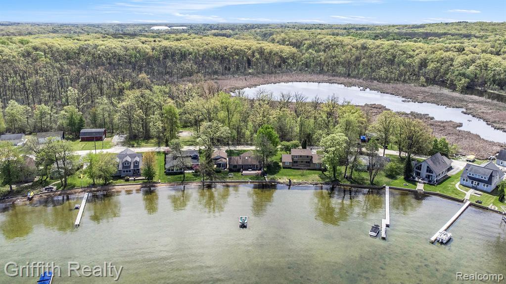 8570 Riverside Drive, Brighton, MI 48116 — Photo 28