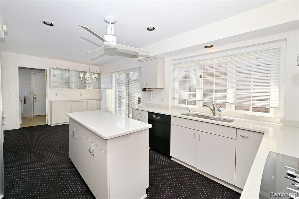 22080 Orchard Way, 37, Beverly Hills, MI 48025 — Photo 16