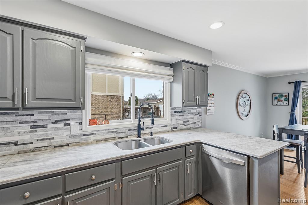 26525 Mapleridge Drive, New Baltimore, MI — Photo 14