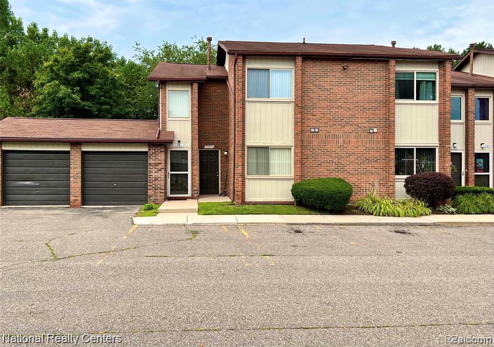 33911 Pondview Circle, Livonia, MI 48152 — front exterior
