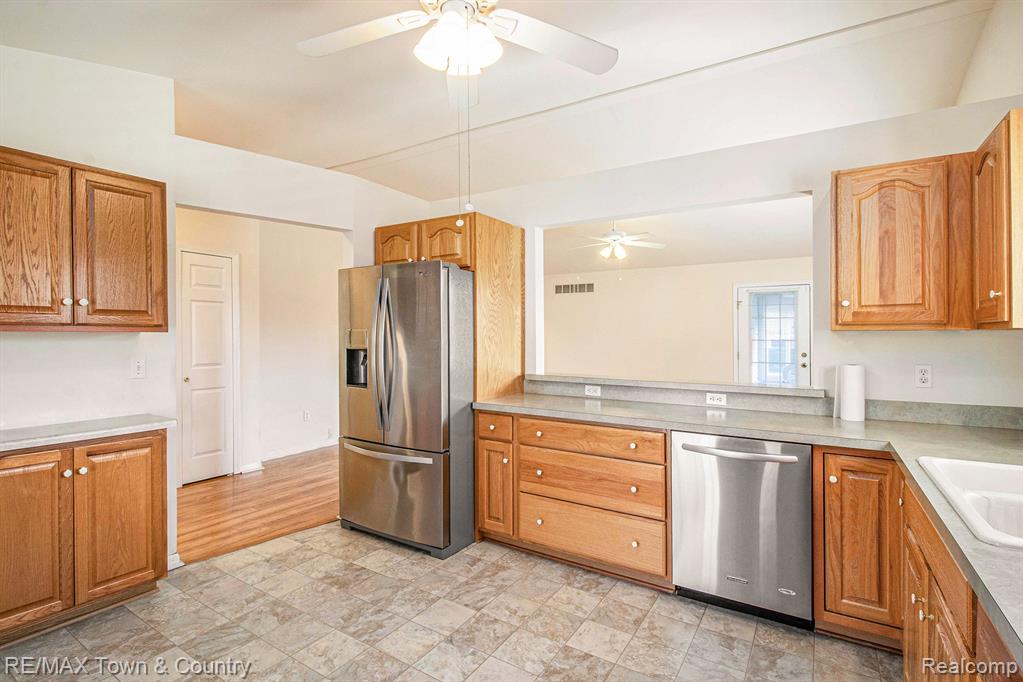 6295 Prince Court, 10, Flushing, MI 48433 — Photo 5