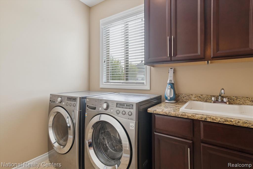 9888 Meadow View Court, Northville, MI 48167 — Photo 32