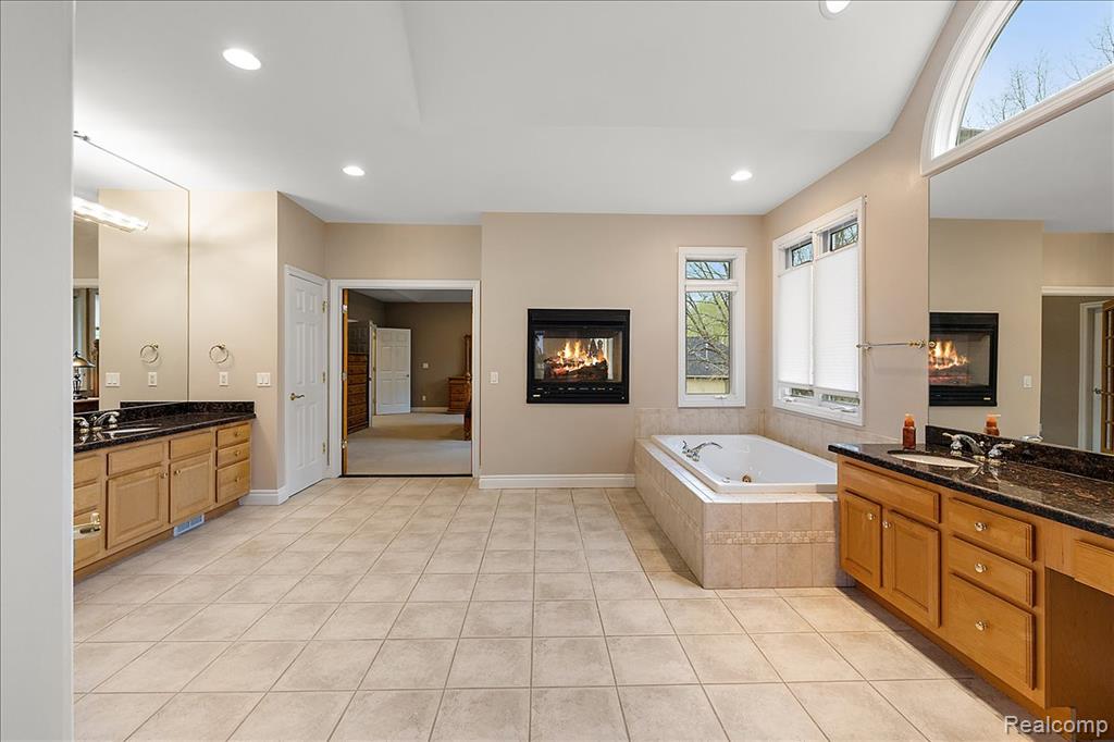 3725 Mountain Laurel Court, Oakland, MI — Photo 35