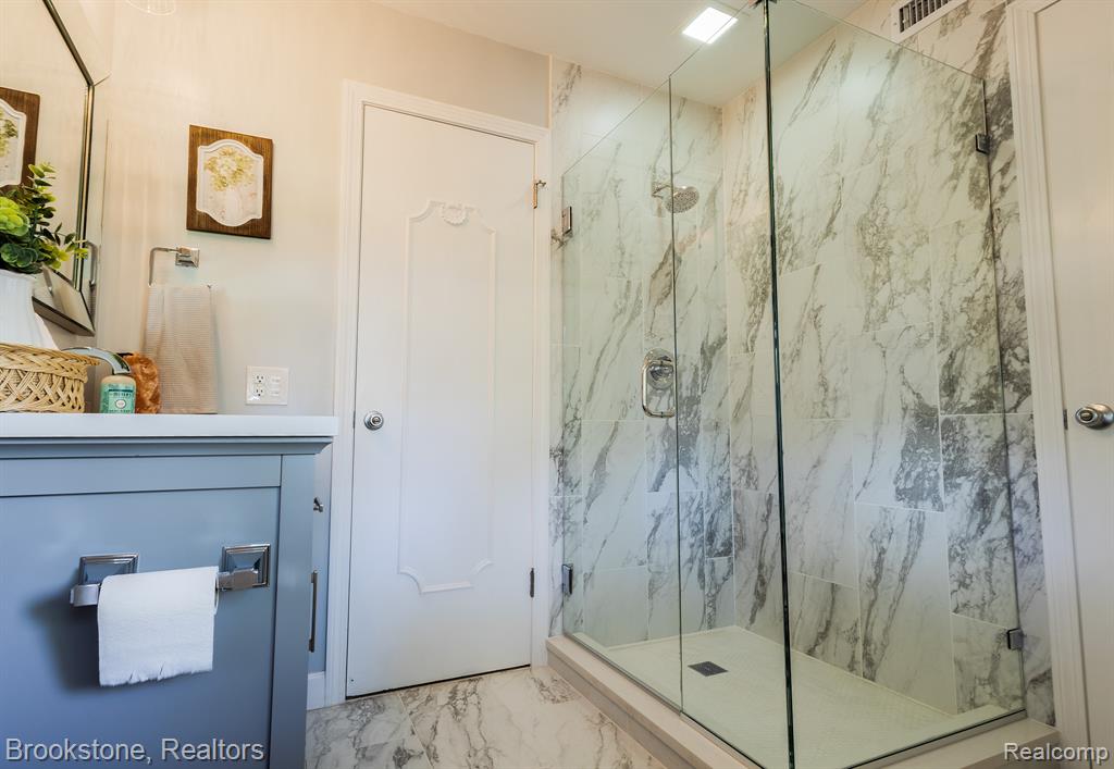 20323 N Riverhill Drive, Clinton Twp, MI 48036 — Photo 16