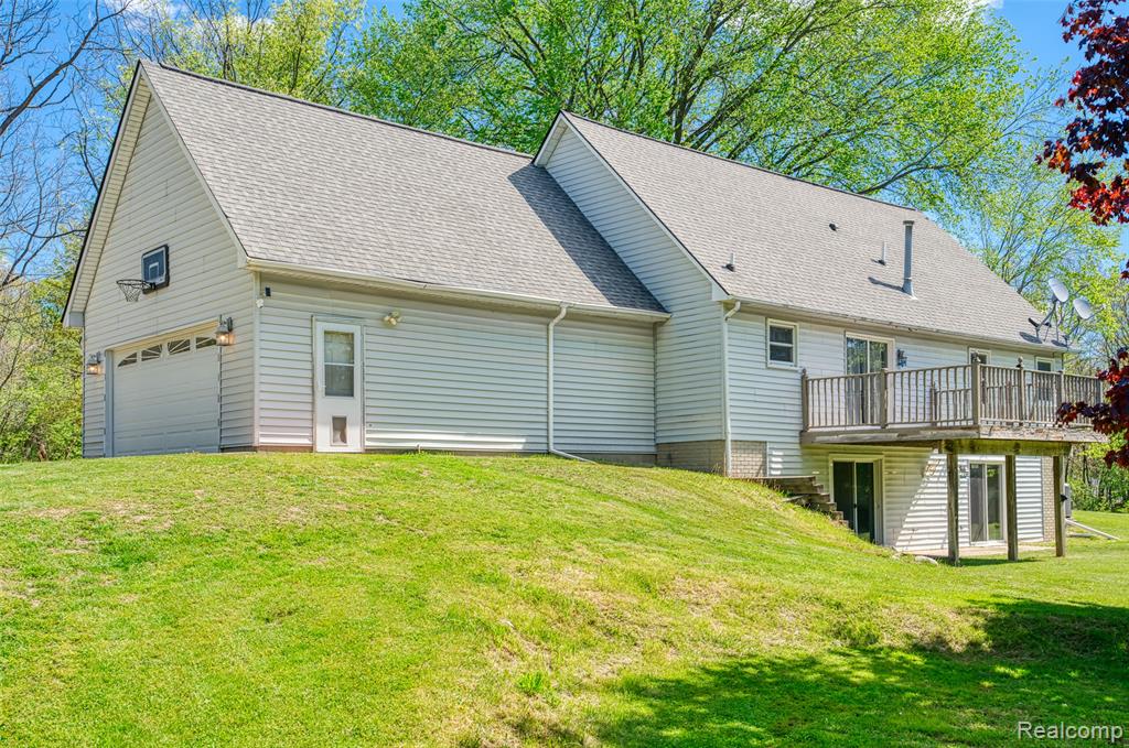 6879 Crofoot Road, Howell, MI 48843 — Photo 32
